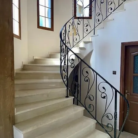 Villa Soleil With Private Pool & Garden *