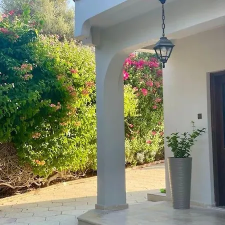 빌라 Soleil With Private Pool & Garden Agios Amvrosios (Kyrenia)