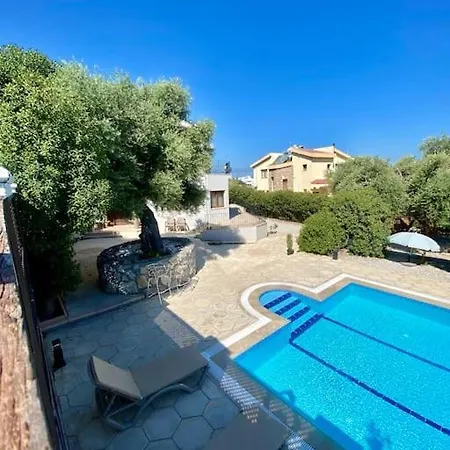 Soleil With Private Pool & Garden 빌라