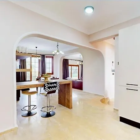 Villa Soleil With Private Pool & Garden *