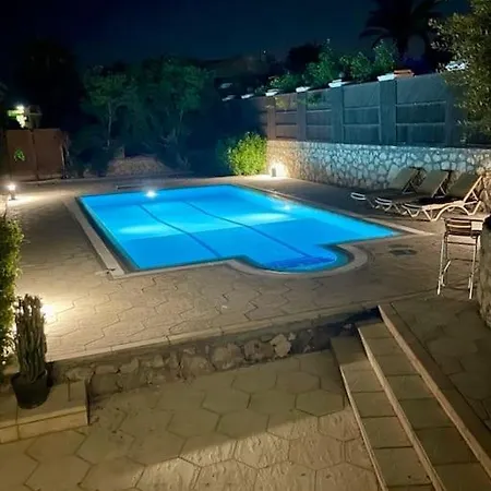Soleil With Private Pool & Garden